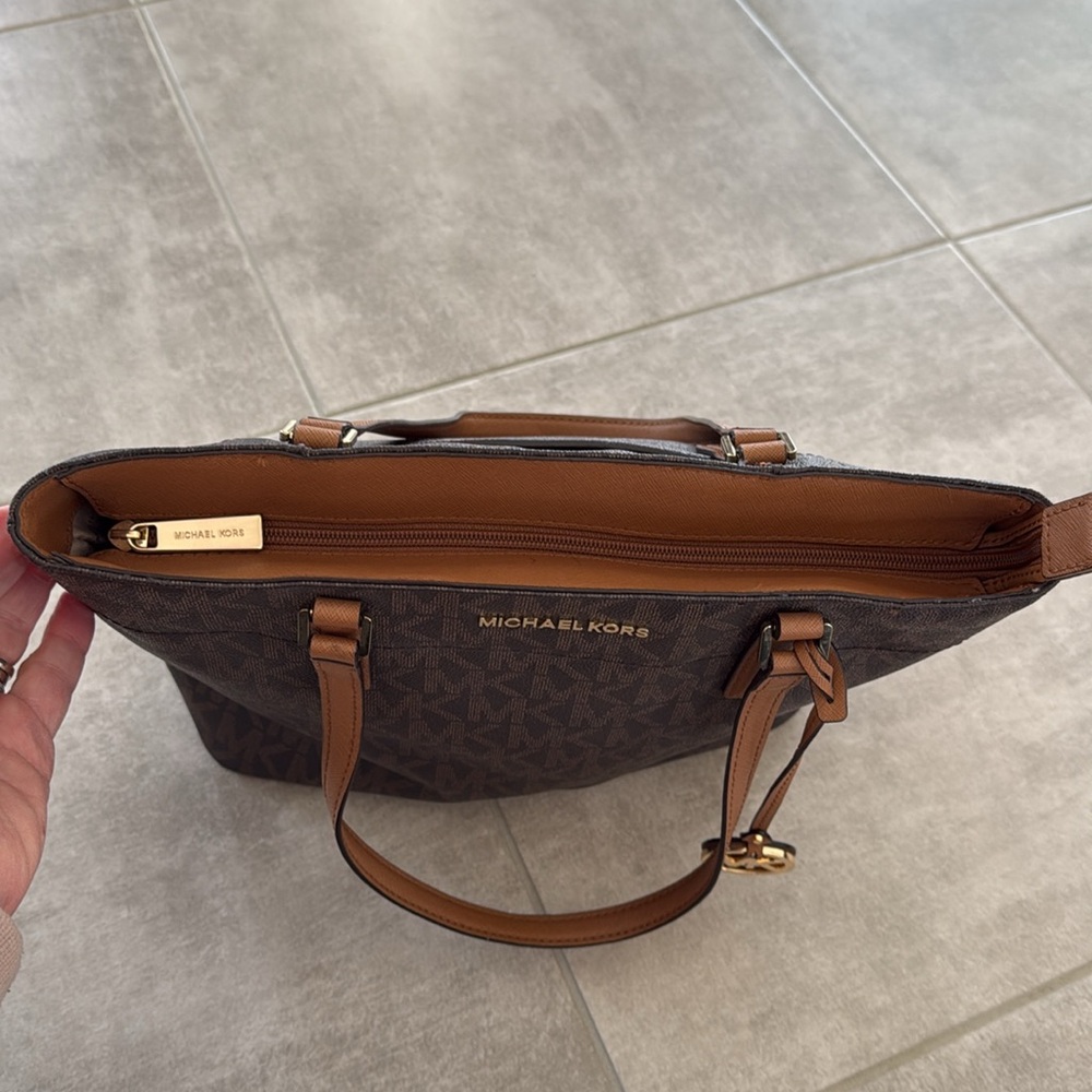 Michael Kors Morgan Signature Medium Brown Tote Bag Handbag -Excellent Condition - Picture 6 of 11